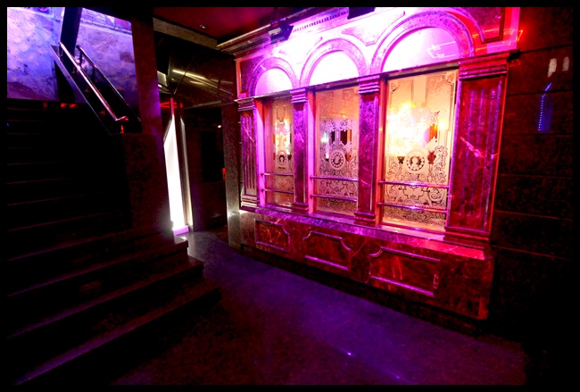 Salón principal de la discoteca Fausto durante una noche de show